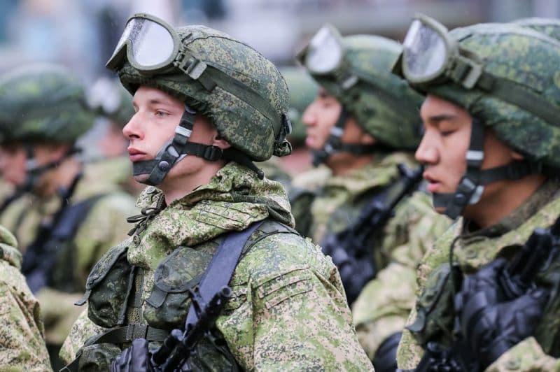 Суриядаги операцияларда қанча россиялик ҳарбий иштирок этгани маълум қилинди 
