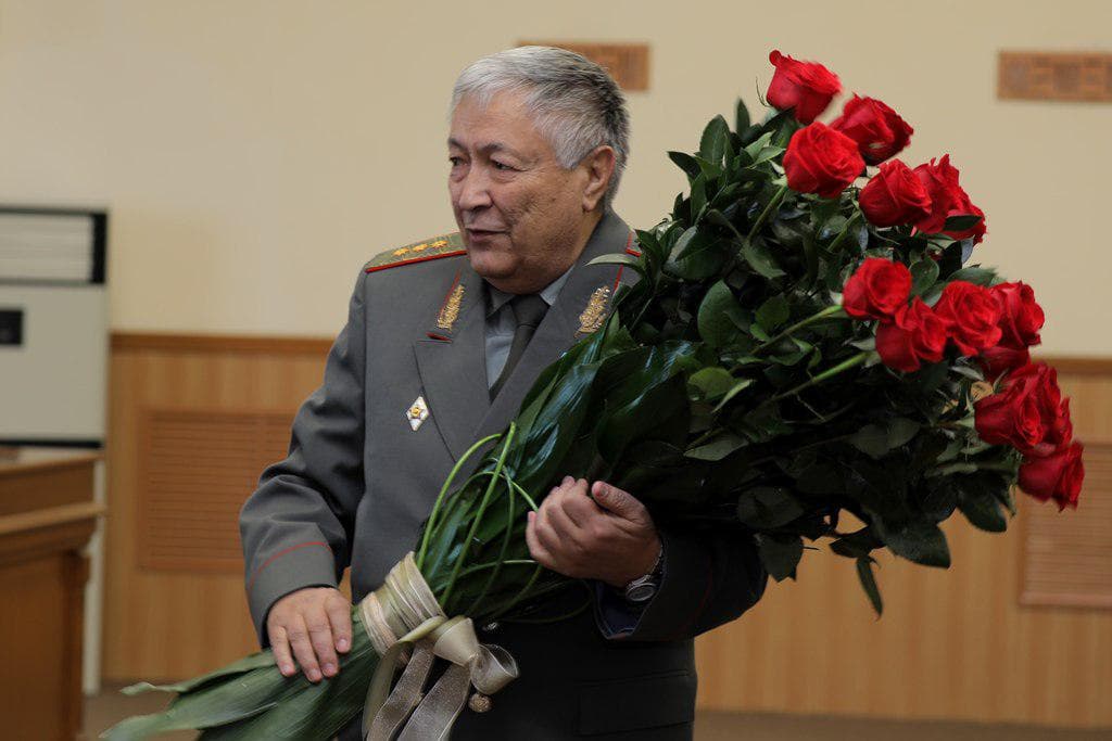 Первому министру обороны Узбекистана исполнилось 75 лет: президент наградил его орденом «Дустлик»