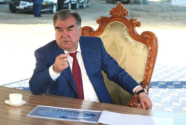 Imomali Rahmon Dushanbeda qurilayotgan hashamatli sport majmuasida bo‘ldi