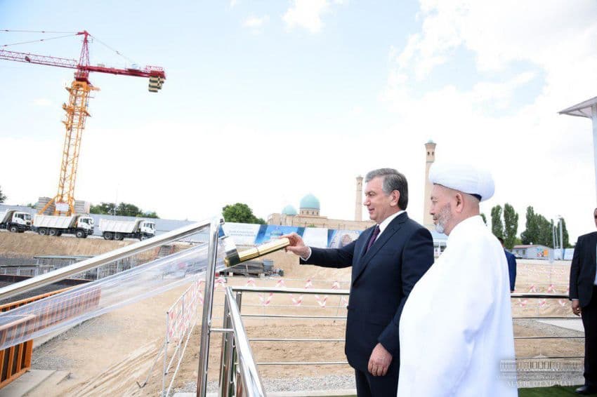 Shavkat Mirziyoyev Islom sivilizatsiyasi markaziga ramziy tamal toshi qo‘ydi 