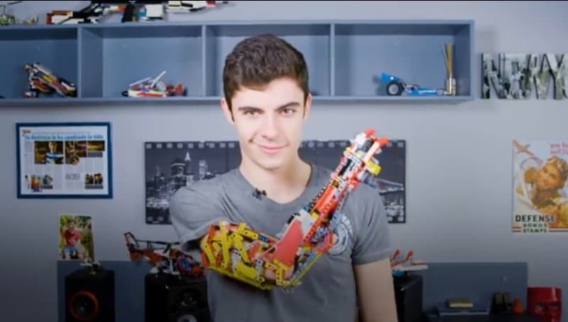 Maktab o‘quvchisi LEGO'dan protez qo‘l yasadi