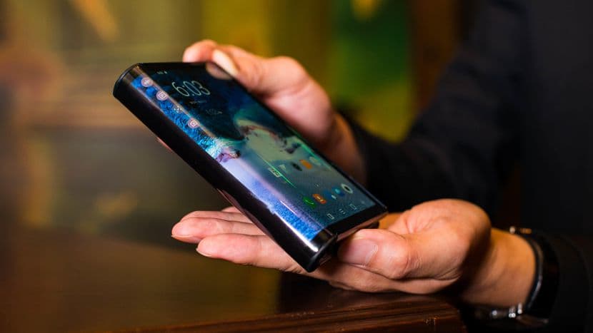Samsung bukiluvchan ekranli smartfonni qachondan sotishi ma'lum bo‘ldi