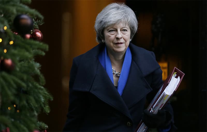 Mey Britaniya tarixida «yangi bob» va'da qildi