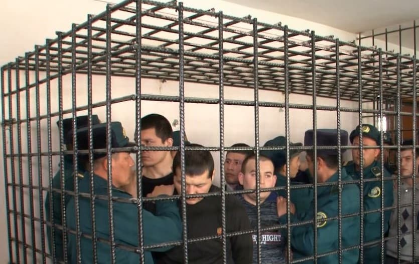 Самарқандда суд: жиноий гуруҳ аъзолари ўша ернинг ўзида тўполон кўтаришди (видео)