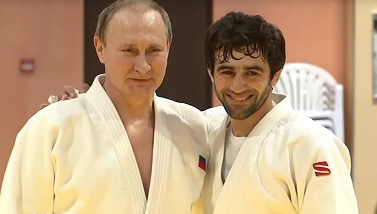 Putin dzyudochilar bilan mashg‘ulot vaqtida barmog‘ini shikastlab oldi