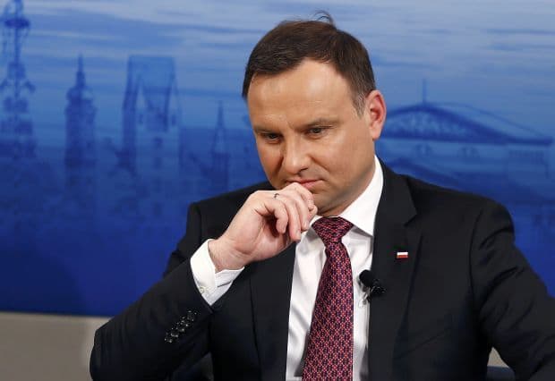 Polsha prezidenti saylovoldi kampaniyasida soxta akkauntlardan foydalangani ma'lum qilindi   