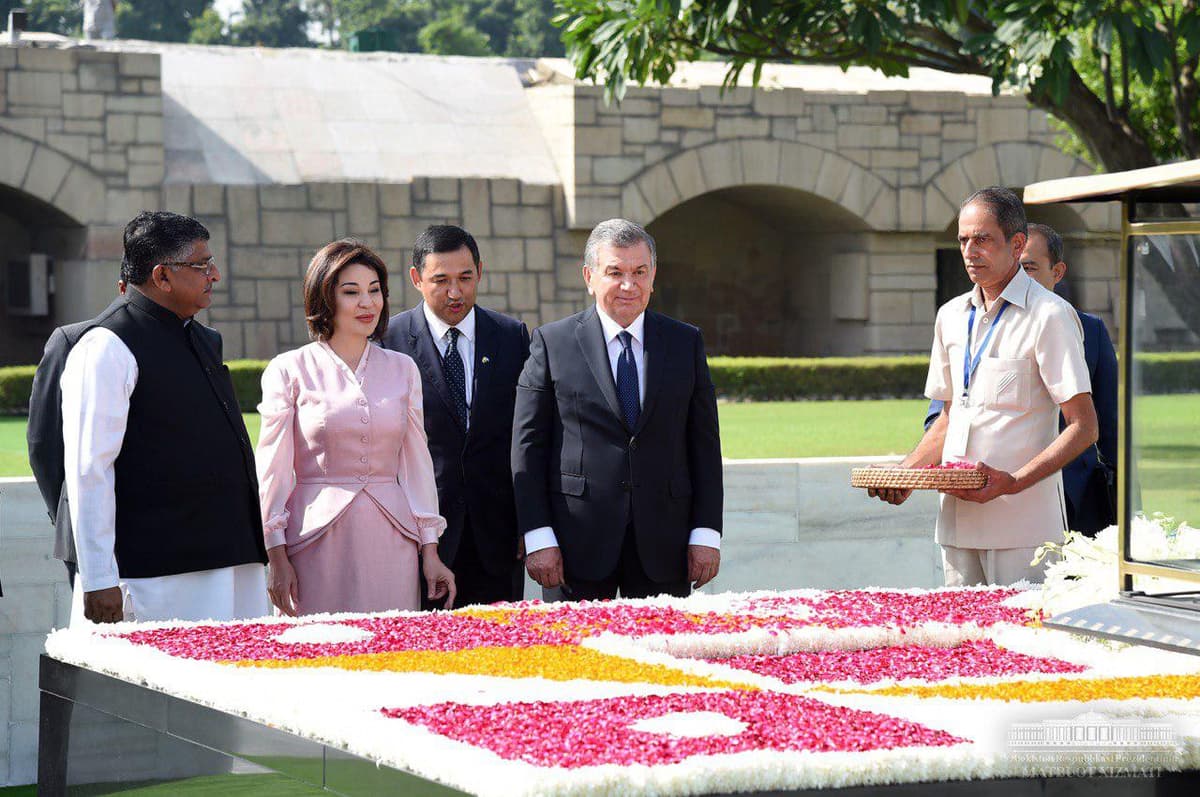 Shavkat Mirziyoyev Mahatma Gandi xotirasiga hurmat bajo keltirdi