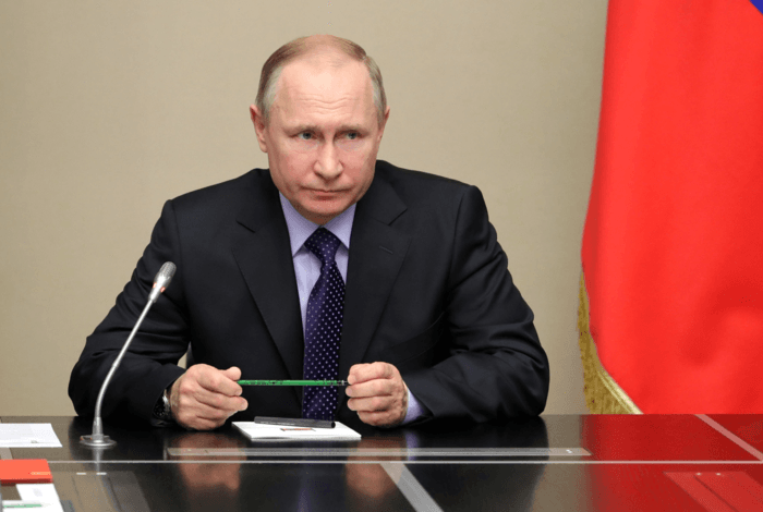 Путин обрўсизлантирувчи сайтларни блоклашга рухсат берди
