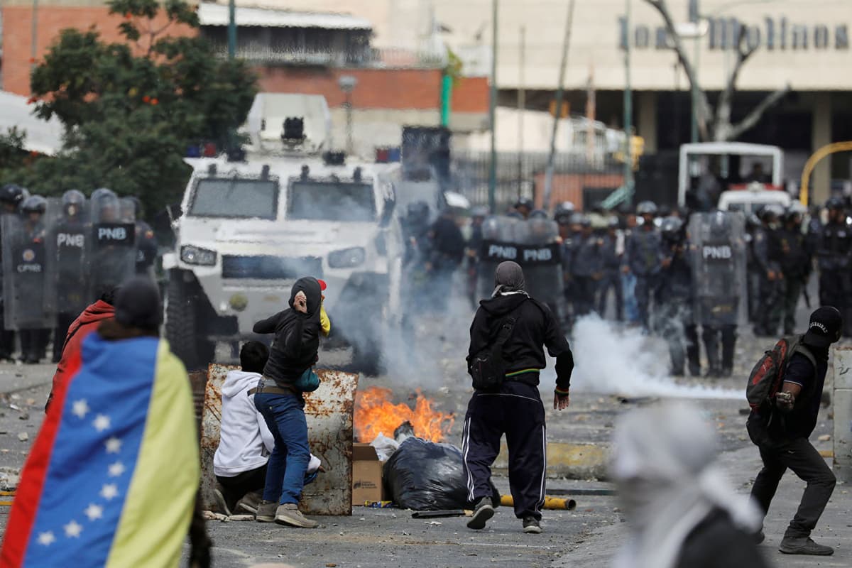 Venesueladagi mojaro. Maduro va'da berdi, AQSh harbiy aralashuvni istisno etmadi