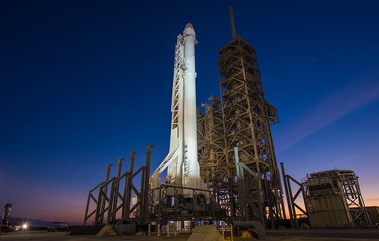 Falcon 9 ракетаси ХКСга сунъий онгга эга роботни етказади