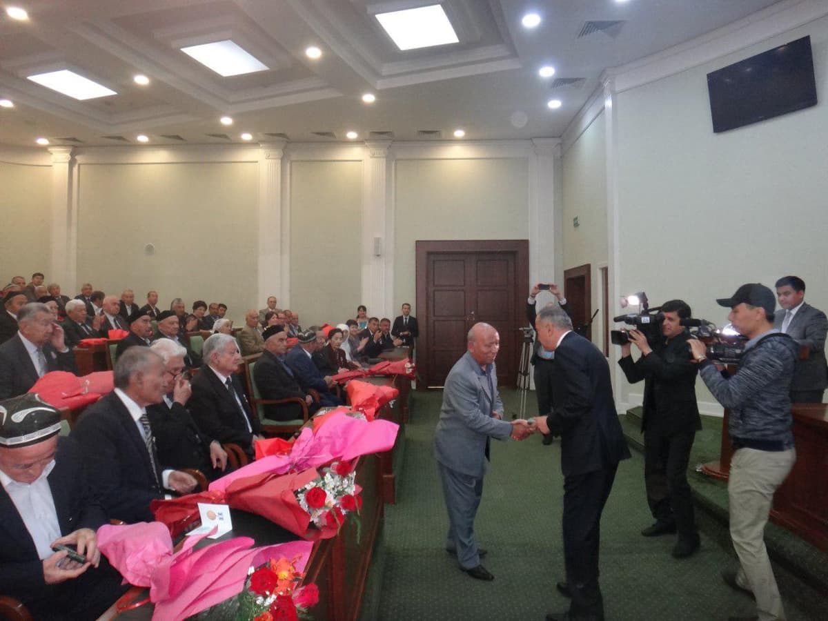 "Mehnat faxriysi" ko‘krak nishoni sohiblarini taqdirlash marosimi bo‘lib o‘tdi