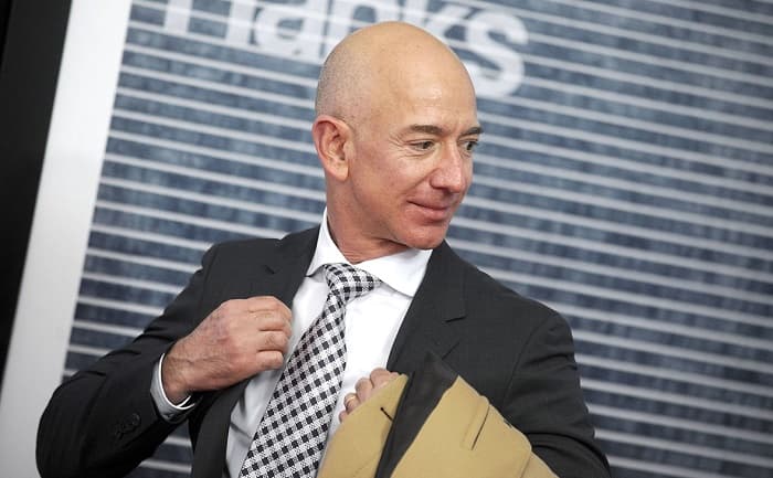 Bezos Amazon hisobotini e'lon qilib, 6,5 mlrd dollar ishlab oldi