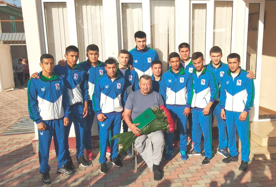 Boks bo‘yicha terma jamoa vakillari Rufat Risqiyevni ziyorat qildi va G‘ofur Rahimov maktubini topshirdi