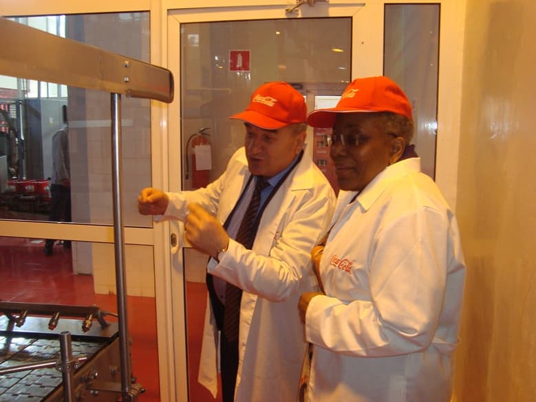 Pamela Spratlen xonim «Coca-Cola Ichimligi Uzbekistan, Ldt.» MChJning Namangan filialiga tashrif buyurdi