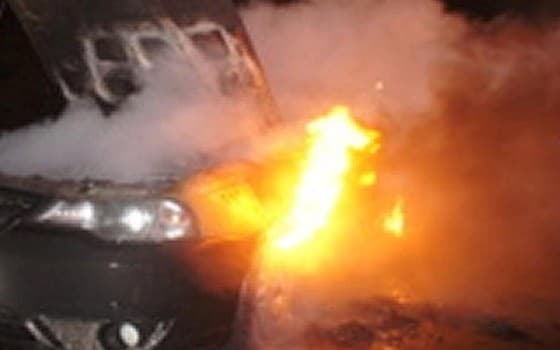Video: Jizzaxda butunlay yonib ketgan Nexia’da birgina kitob yonmagan