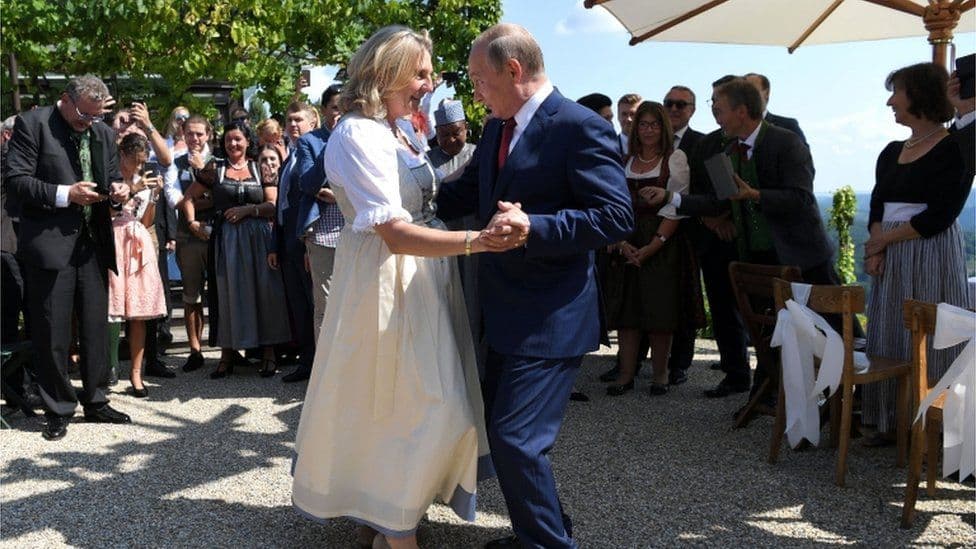 Putin avstriyalik vazirning to‘yida qanday vaqtichog‘lik qildi - foto