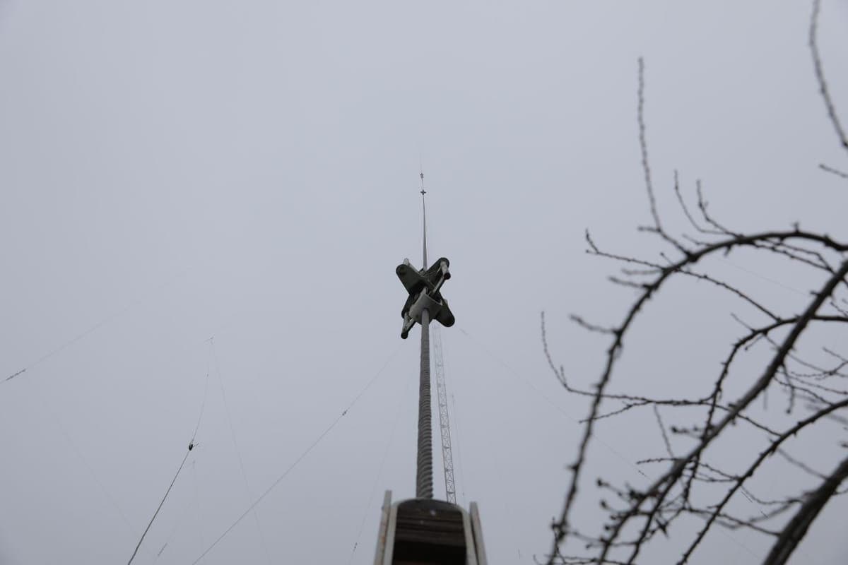 Zangiotadagi 235 metrlik ikkita antenna maçtasi demontaj qilindi