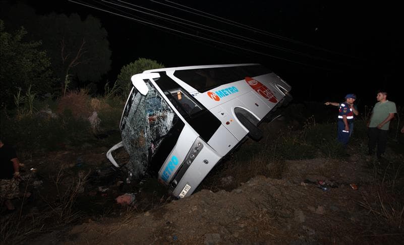 Turkiyada sayyohlik avtobusi YTHga uchradi, 45 kishi jarohat olgan
