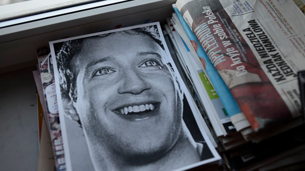 Tsukerberg Facebook uchun uzr so‘rash maqsadida Britaniya gazetalari reklama sahifalarini sotib oldi