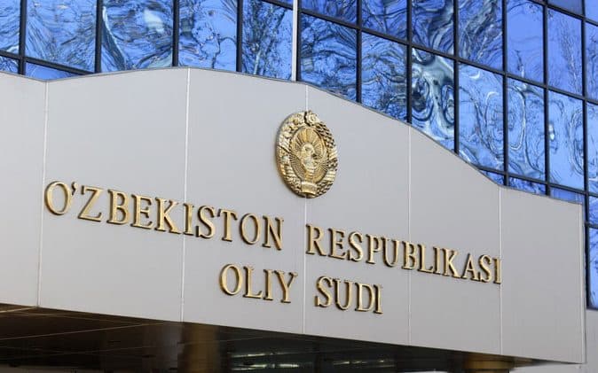 В Узбекистане проходит суд над сотрудником ГОВД, раздевшего догола женщину