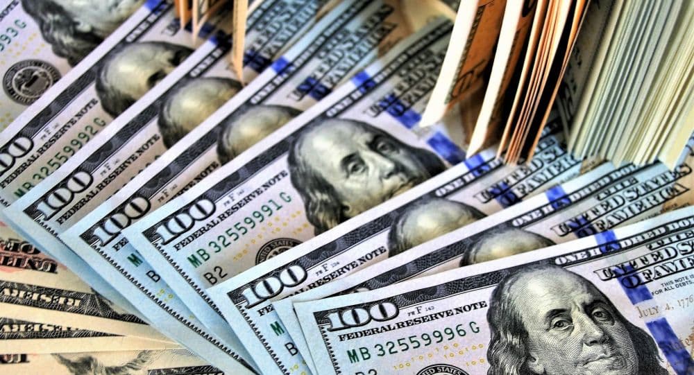 Курсы валют: доллар и евро подорожали 