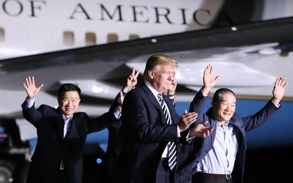 Tramp Obamadan farqli o‘laroq asirlar uchun bir tiyin ham to‘lamaganini aytdi