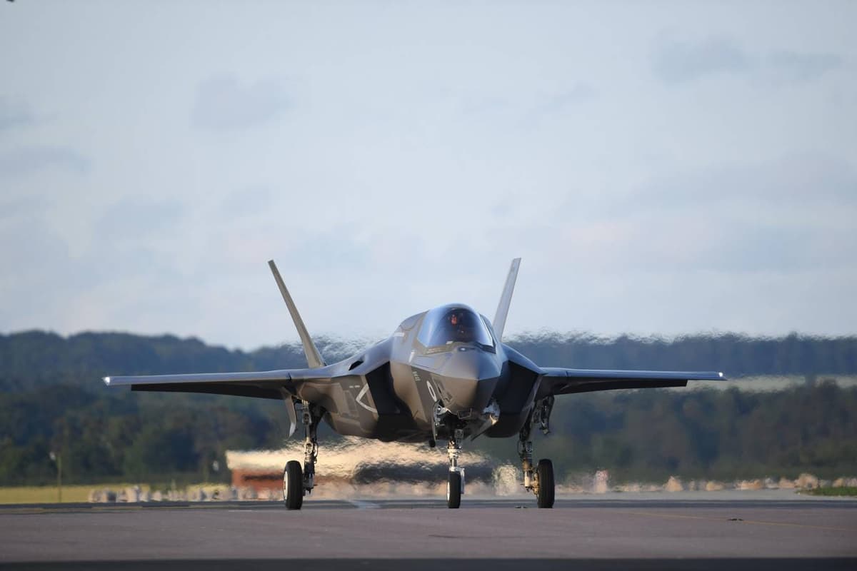 Britaniya F-35 qiruvchilarini muddatdan avval qabul qilib oldi