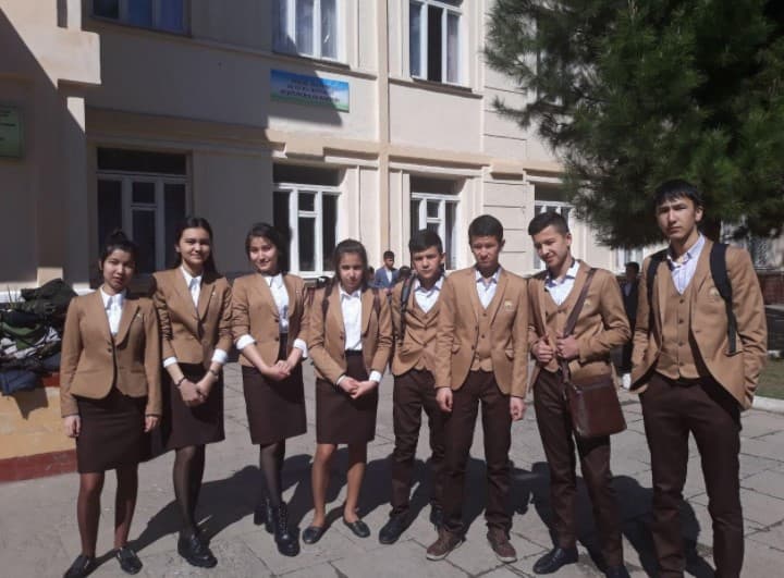В школах начали тестировать новую школьную форму (фоторепортаж)