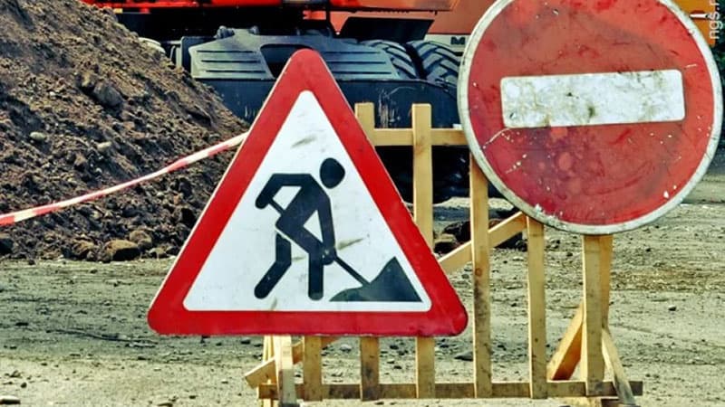 В связи со строительными работами на Юнусабадской линии метро, перекрыли улицу (карта)