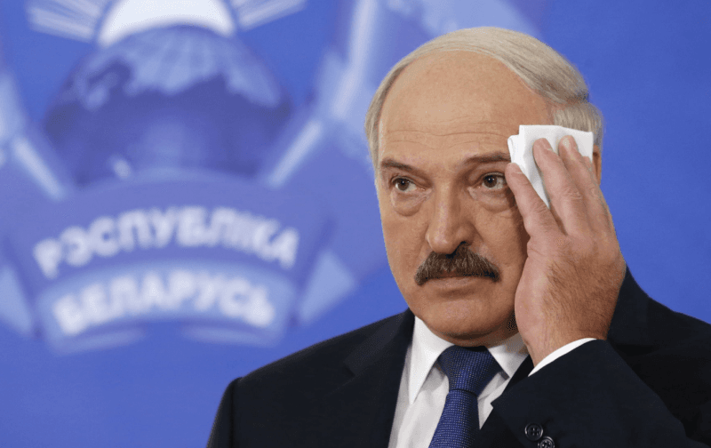 Lukashenko ko‘plab rahbarlarni ichkilikbozlik sabab ishdan haydashini bildirdi