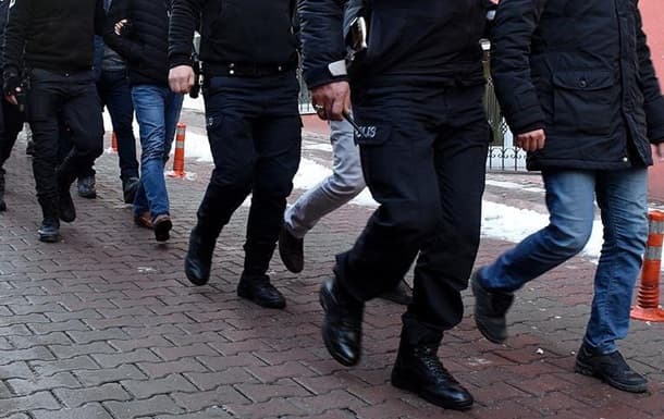 Turkiyada davlat to‘ntaruviga urinish ishi bo‘yicha 640 dan ko‘proq odam qo‘lga olindi  