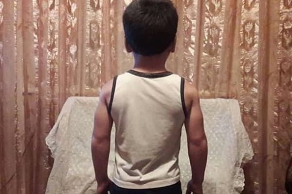 Chechenistonlik 5 yoshli bola kuch mashqini bajarish bo‘yicha rekord o‘rnatdi