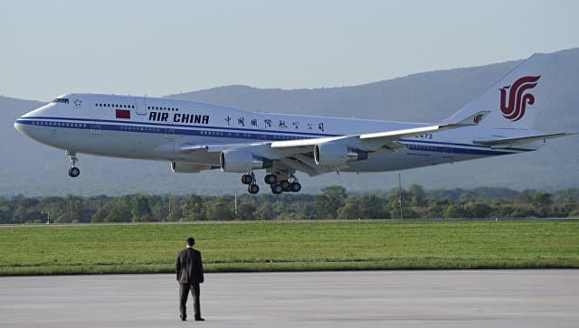 Air China авиакомпанияси парвоз вақтида сигарет чеккан учувчини ишдан бўшатади