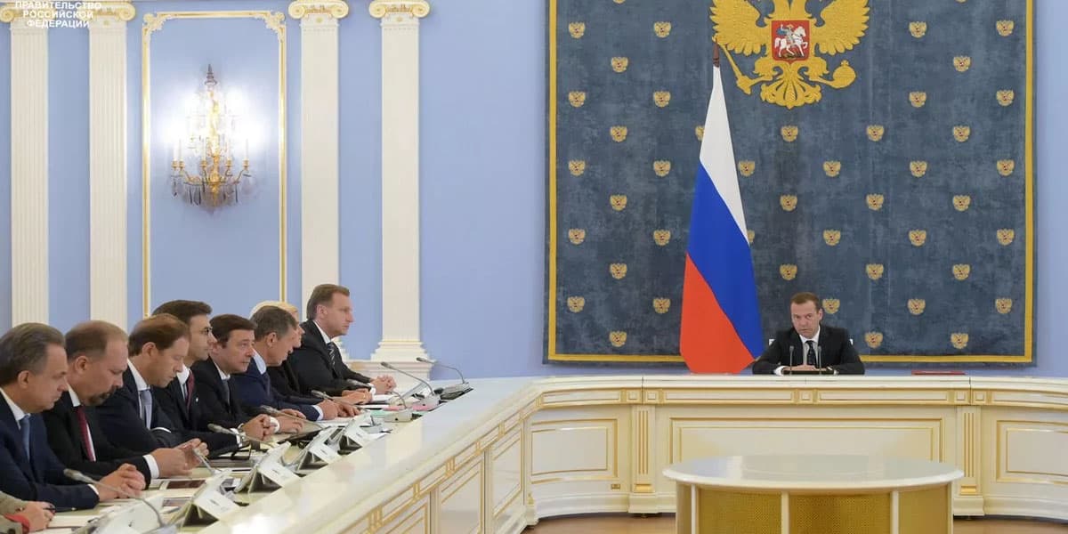 Rossiya hukumati iste'foga ketdi