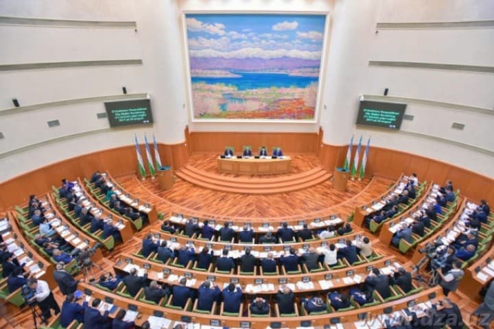 Oq va qora: Bugun partiyalar prezidentga yetarlicha dastak bo‘la olmayapti