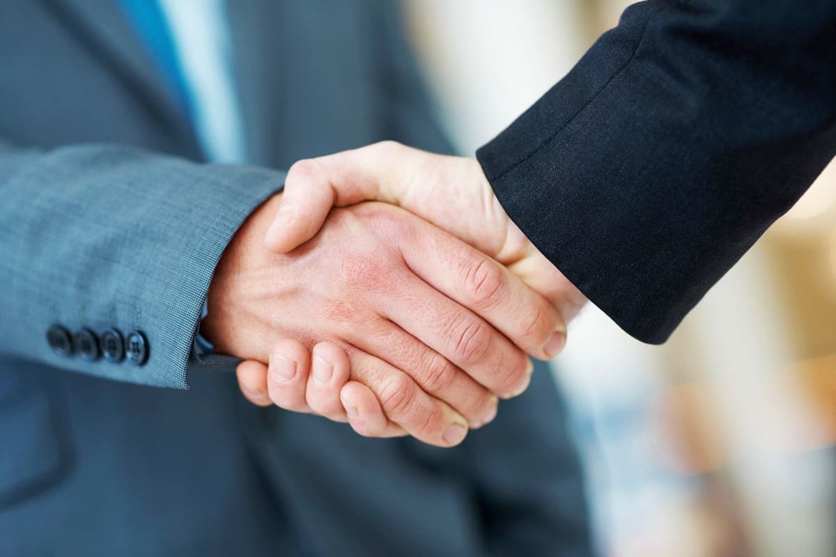 O‘zbekistonga katta investitsiya kiritgan xorijliklar «Faxriy fuqaro» unvonini olishi mumkin