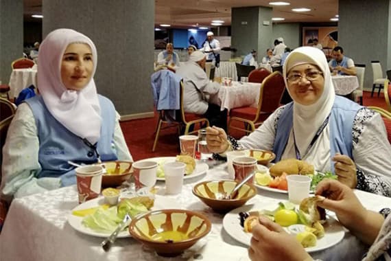 Foto: Umra ziyoratiga jo‘nab ketgan o‘zbekistonliklar 5 yulduzli mehmonxonalarga joylashtirildi
