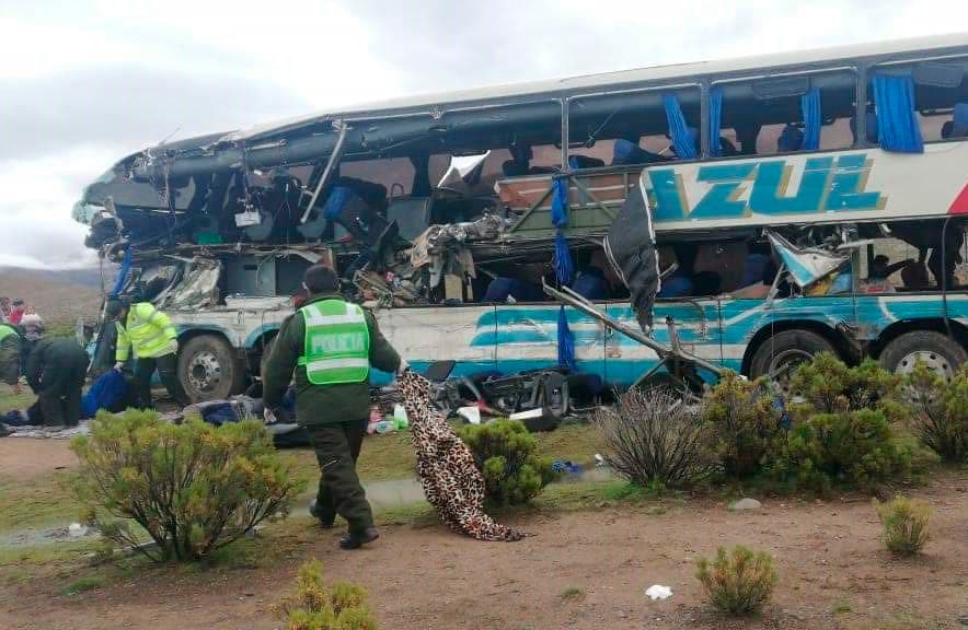 Boliviyada avtobuslar to‘qnashuvi oqibatida 22 kishi halok bo‘ldi