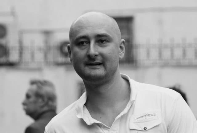 Kiyevda rossiyalik muxolif jurnalist otib ketildi