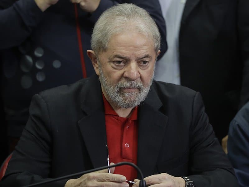 Braziliyaning sobiq prezidenti politsiyaga taslim bo‘ldi   