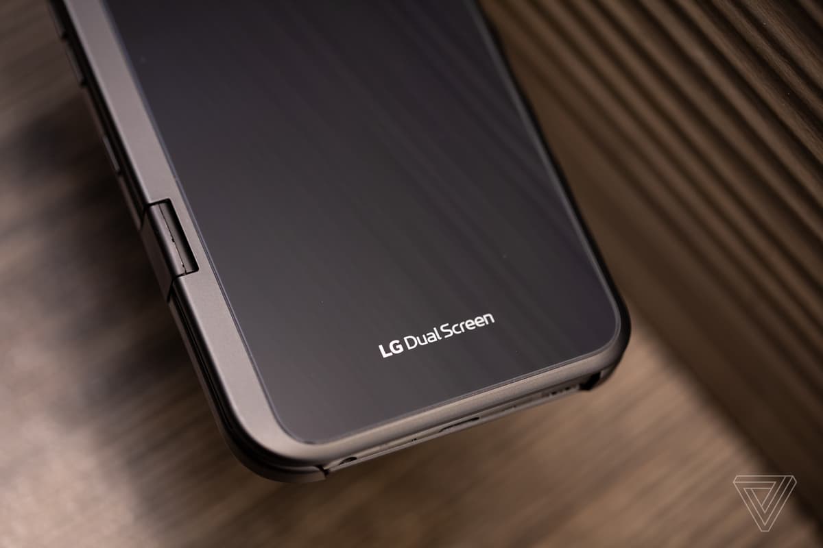 LG moslashuvchan ekranlar trendiga javob qaytardi - V50 smartfoni