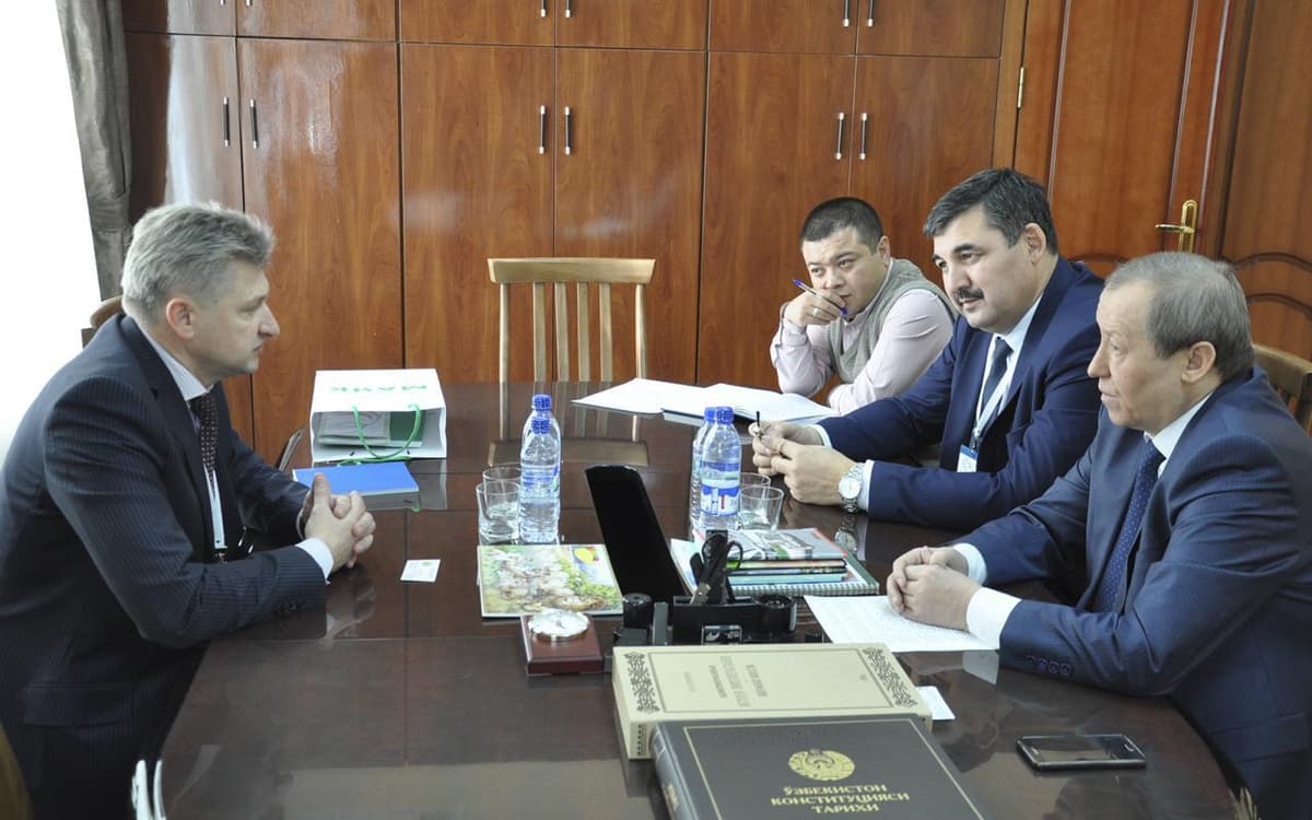 Matbuot va axborot agentligi bosh direktori “Mayak Kants” zavodi direktori bilan uchrashdi