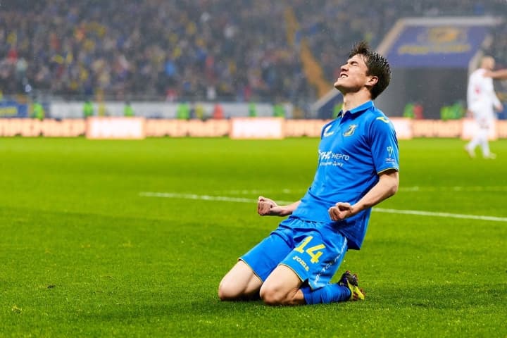 Eldor Shomurodov «Rostov» bilan shartnomasini uzaytirdi