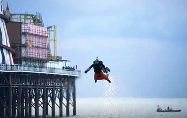 Britaniyalik «uchar odam» o‘zining tezlik rekordini yangiladi (video)