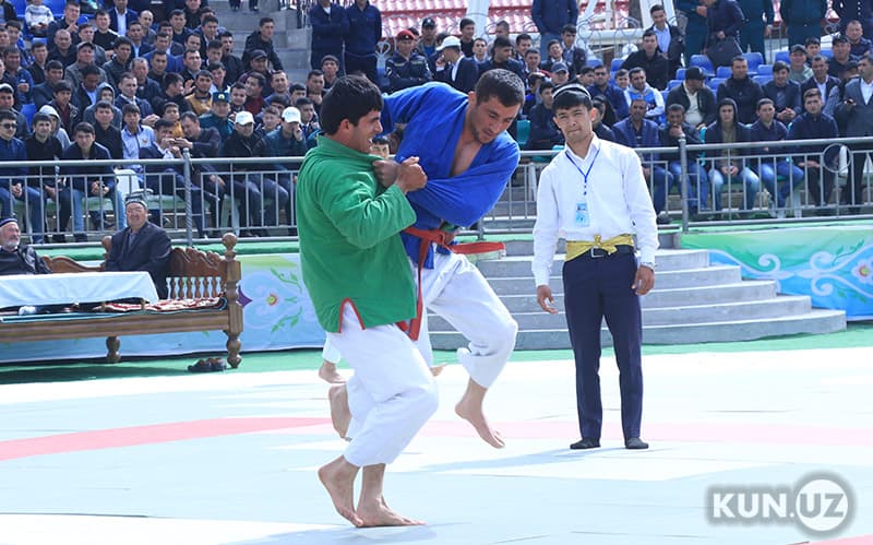 Samarqandda milliy kurash bo‘yicha respublika musobaqasi o‘tkazildi - g‘oliblardan biriga avtomobil berildi