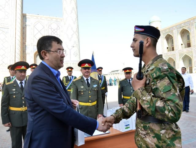 Askarlar Registonda qasamyod qildi