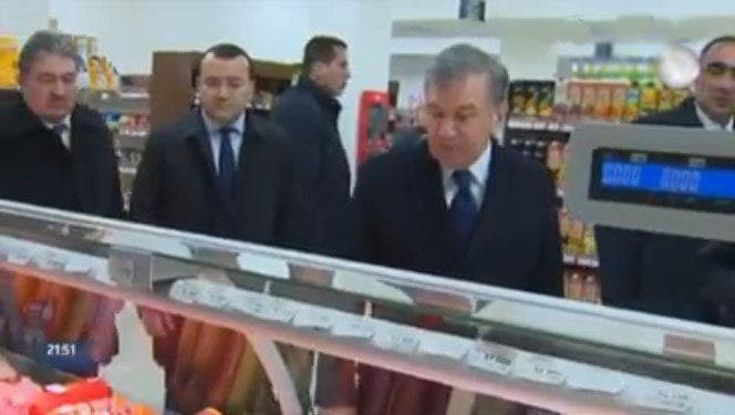 Video: Shavkat Mirziyoyev do‘konlarni aylanib, narxlarni tekshirdi