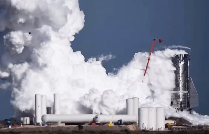 SpaceX tajriba raketasi sinov vaqtida portlab ketdi