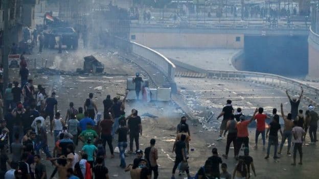 «Noma'lum snayperlarning ishi» - Iroqdagi korrupsiyaga qarshi namoyishda 100 kishi otib tashlandi