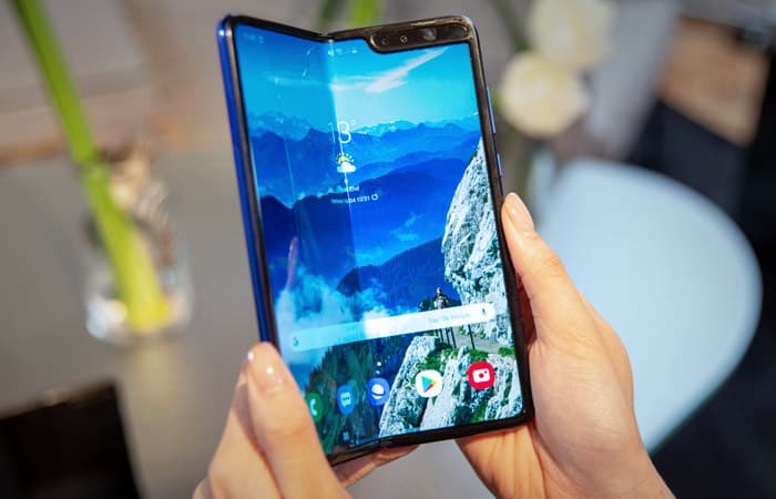 Samsung yangi buklama smartfon ishlab chiqarish ustida ish boshladi